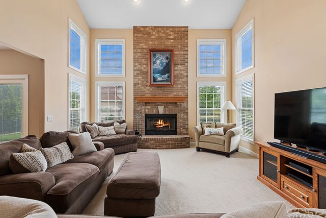 1790 Queensport Drive, Crystal Lake, IL 60014
