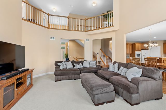 1790 Queensport Drive, Crystal Lake, IL 60014