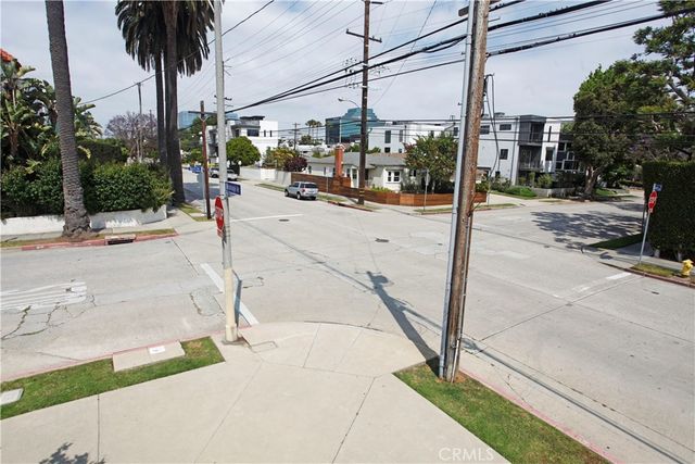 2053 Barry, Los Angeles, CA 90025