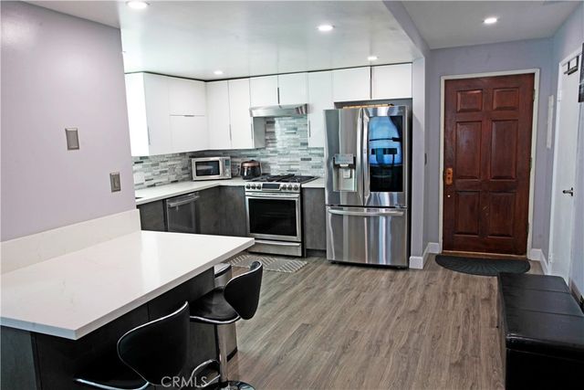 2053 Barry, Los Angeles, CA 90025