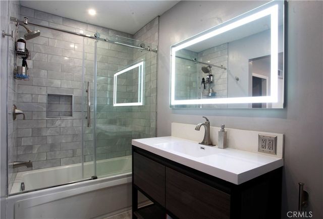 2053 Barry, Los Angeles, CA 90025