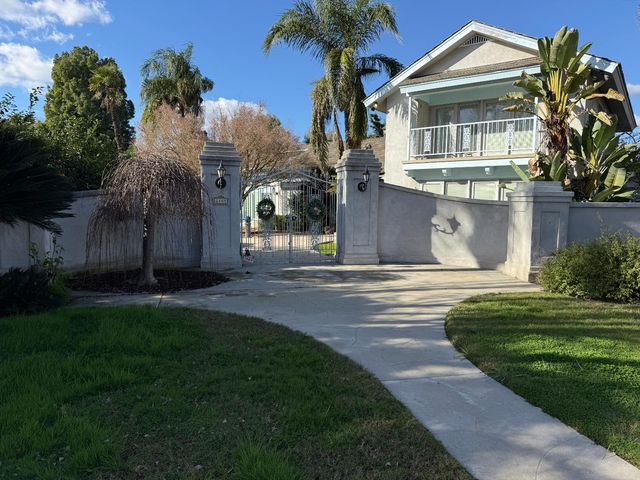 2405 Country Club Lane, Selma, CA 93662