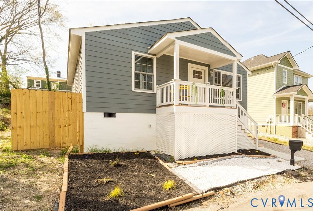 344 Hurt St, Petersburg, VA 23803