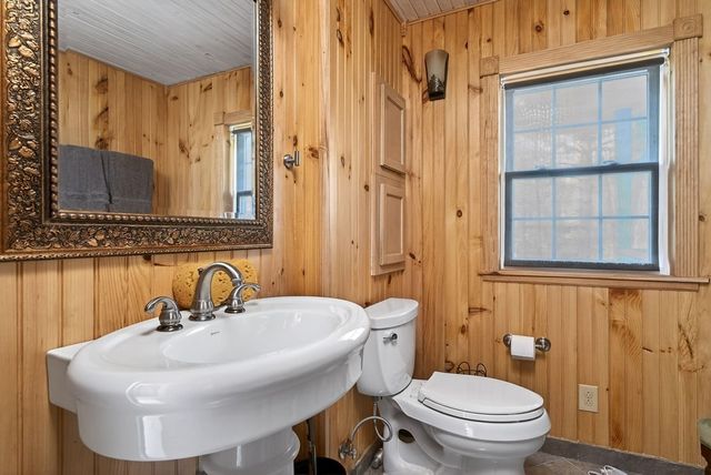 1932 Holly Creek Rd, Celina, TN 38551