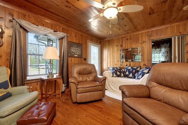 1932 Holly Creek Rd, Celina, TN 38551