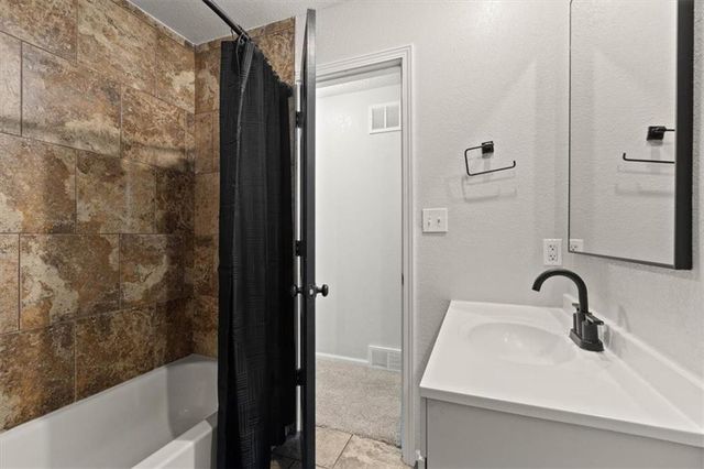 7235 Wallace Avenue, Kansas City, MO 64133