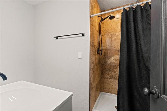 7235 Wallace Avenue, Kansas City, MO 64133