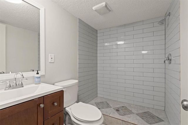 7235 Wallace Avenue, Kansas City, MO 64133