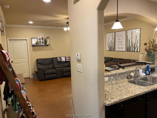 410 Baby Bear Drive, College Station, TX 77845