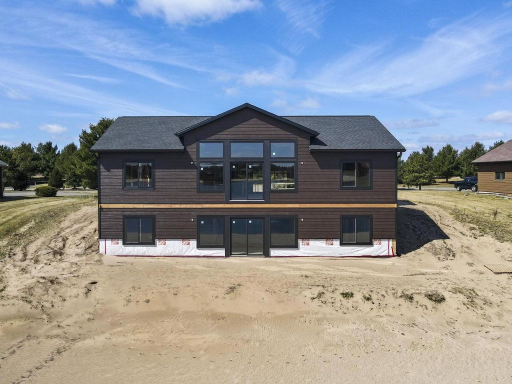 N8118 15th Avenue, New Lisbon, WI 53950