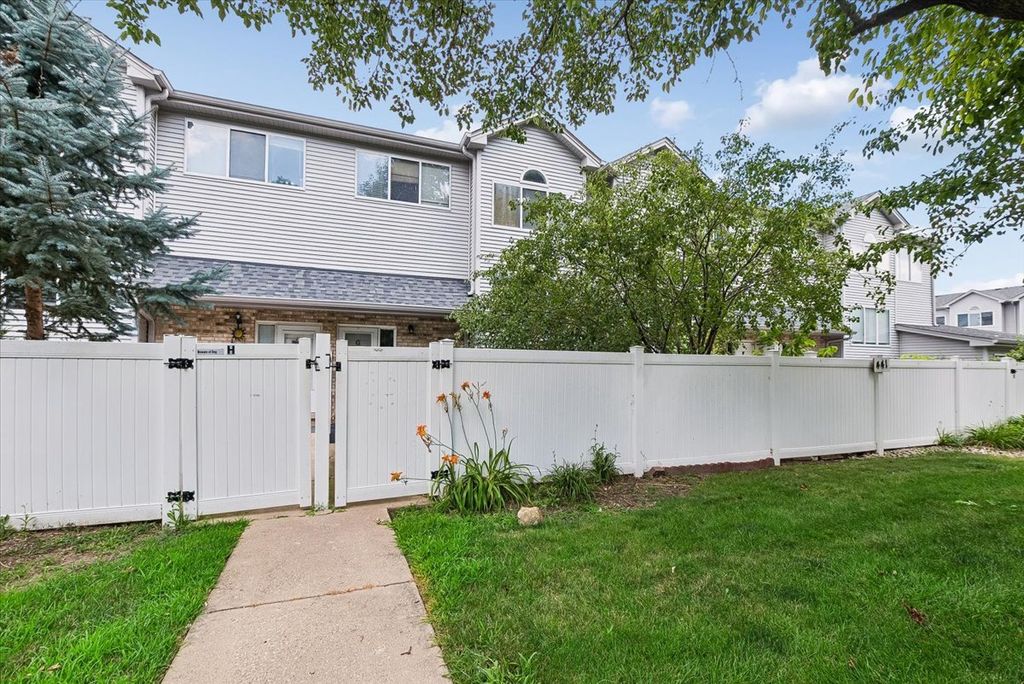 441 Park Ridge Lane G, Aurora, IL 60504