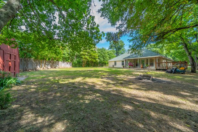 1405 Scotland Avenue, Azle, TX 76020