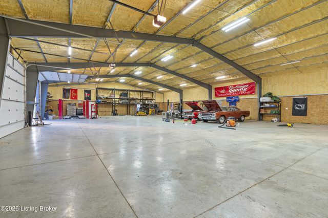 10240 Saddle Pointe Dr, Louisville, KY 40291