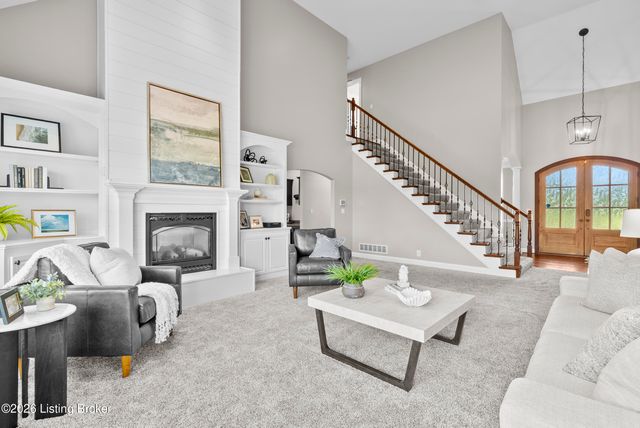 10240 Saddle Pointe Dr, Louisville, KY 40291