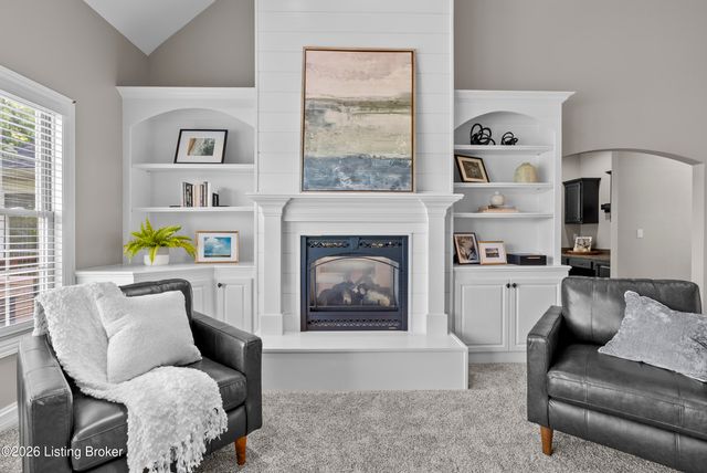 10240 Saddle Pointe Dr, Louisville, KY 40291