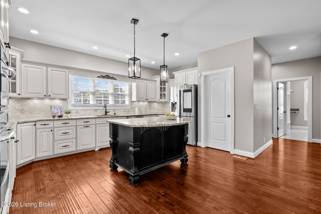 10240 Saddle Pointe Dr, Louisville, KY 40291