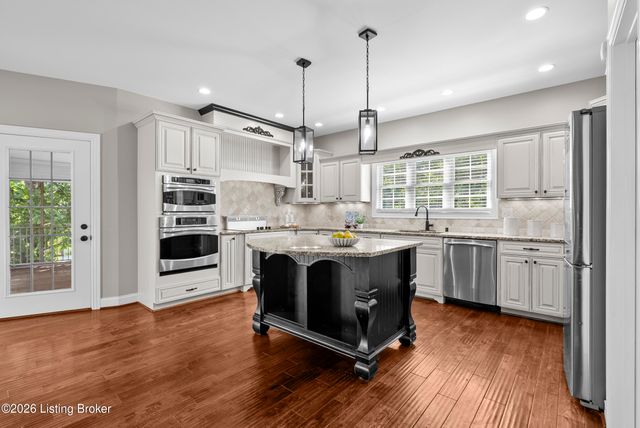 10240 Saddle Pointe Dr, Louisville, KY 40291