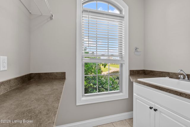 10240 Saddle Pointe Dr, Louisville, KY 40291