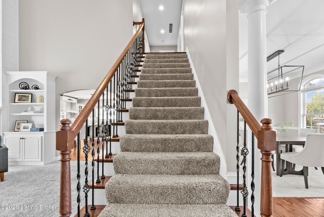 10240 Saddle Pointe Dr, Louisville, KY 40291