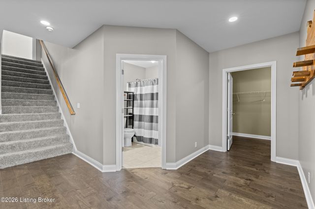 10240 Saddle Pointe Dr, Louisville, KY 40291