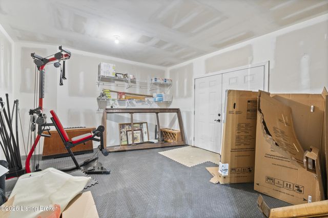 10240 Saddle Pointe Dr, Louisville, KY 40291