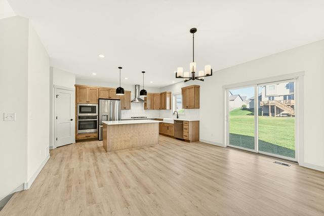 3435 Stonehedge Drive NE, Rochester, MN 55906