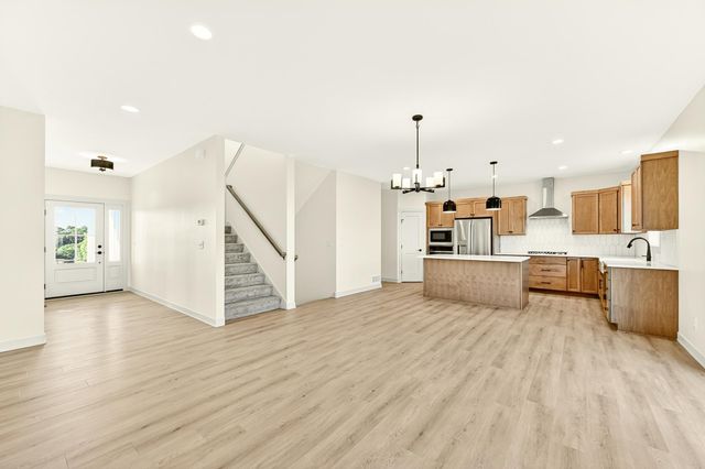 3435 Stonehedge Drive NE, Rochester, MN 55906