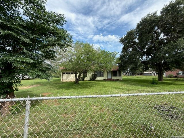 1920 SUTHERLAND SPRINGS RD, Floresville, TX 78114