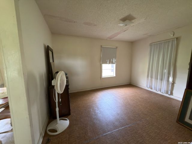 1920 SUTHERLAND SPRINGS RD, Floresville, TX 78114