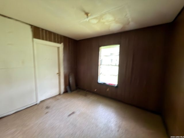 1920 SUTHERLAND SPRINGS RD, Floresville, TX 78114