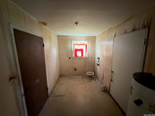 1920 SUTHERLAND SPRINGS RD, Floresville, TX 78114