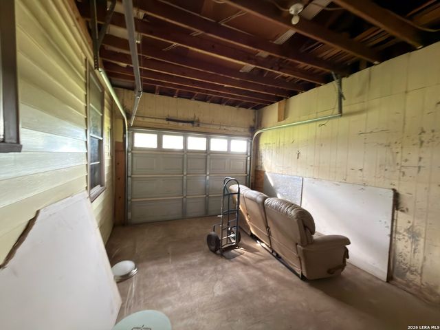 1920 SUTHERLAND SPRINGS RD, Floresville, TX 78114