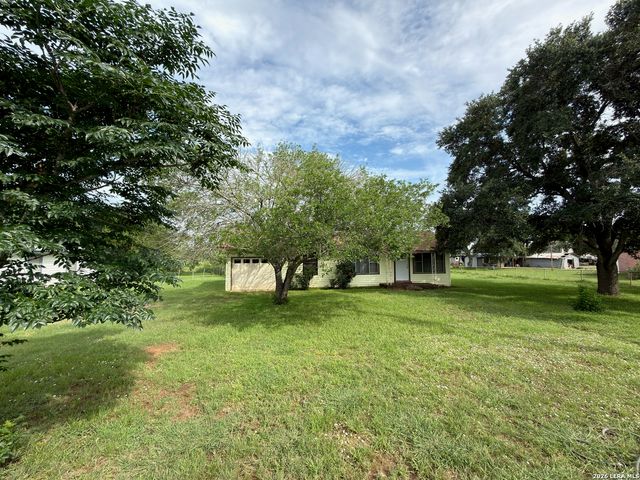 1920 SUTHERLAND SPRINGS RD, Floresville, TX 78114
