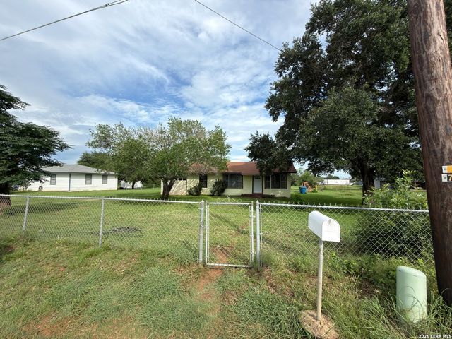1920 SUTHERLAND SPRINGS RD, Floresville, TX 78114