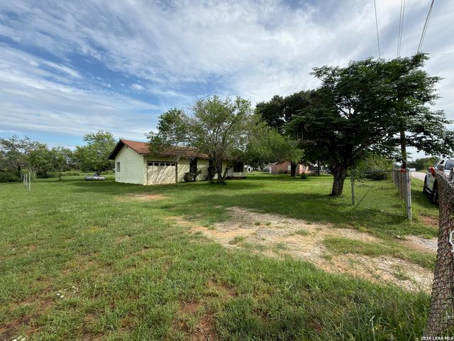 1920 SUTHERLAND SPRINGS RD, Floresville, TX 78114