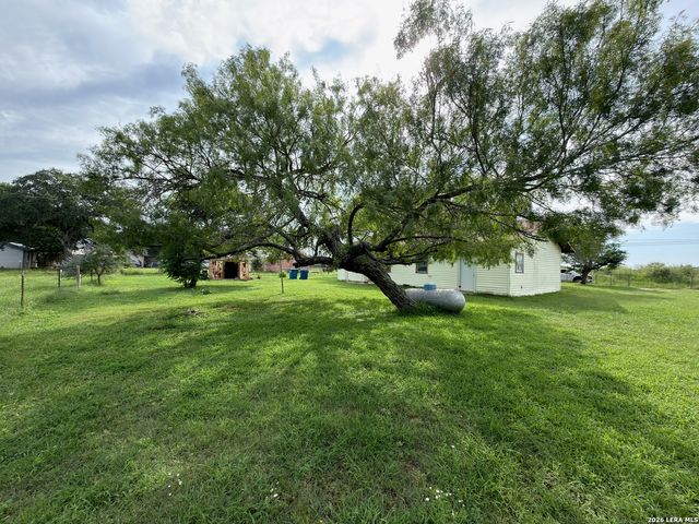 1920 SUTHERLAND SPRINGS RD, Floresville, TX 78114