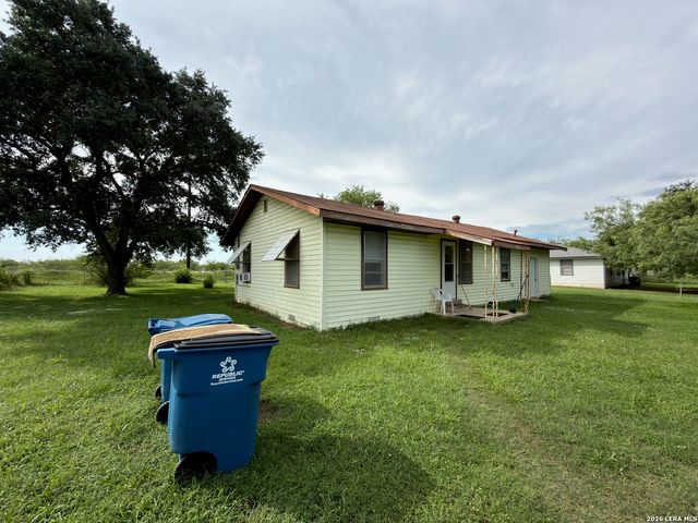 1920 SUTHERLAND SPRINGS RD, Floresville, TX 78114