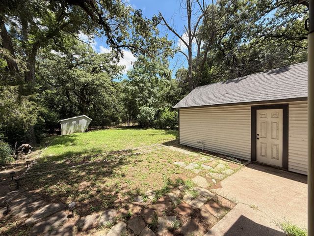 1318 Oakview Street, Haltom City, TX 76117