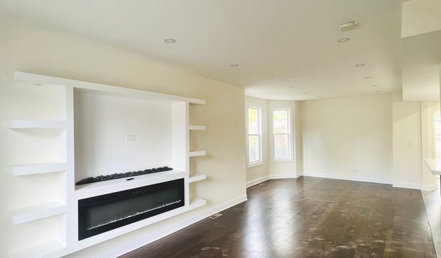 4107 W Addison Street, Chicago, IL 60641