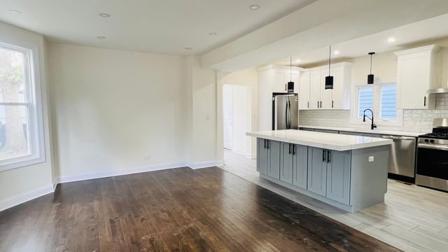 4107 W Addison Street, Chicago, IL 60641