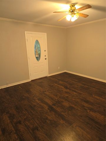 409 W Crockett Street, Ennis, TX 75119