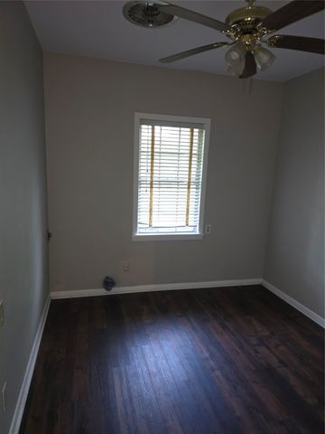 409 W Crockett Street, Ennis, TX 75119
