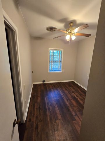 409 W Crockett Street, Ennis, TX 75119
