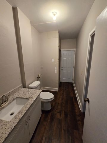 409 W Crockett Street, Ennis, TX 75119