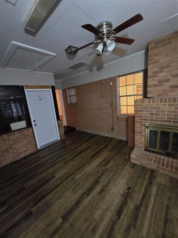 409 W Crockett Street, Ennis, TX 75119
