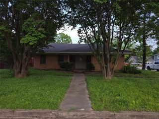 409 W Crockett Street, Ennis, TX 75119