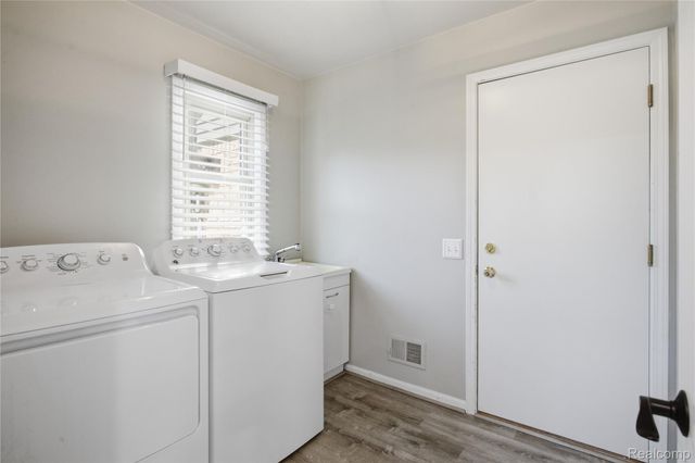 18488 Manor Lane, Livonia, MI 48152