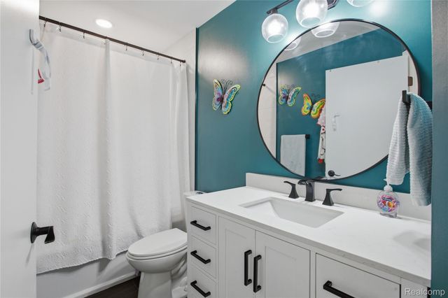 18488 Manor Lane, Livonia, MI 48152