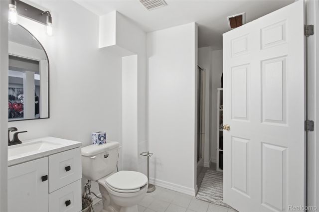 18488 Manor Lane, Livonia, MI 48152
