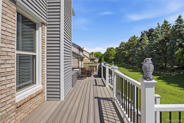 18488 Manor Lane, Livonia, MI 48152